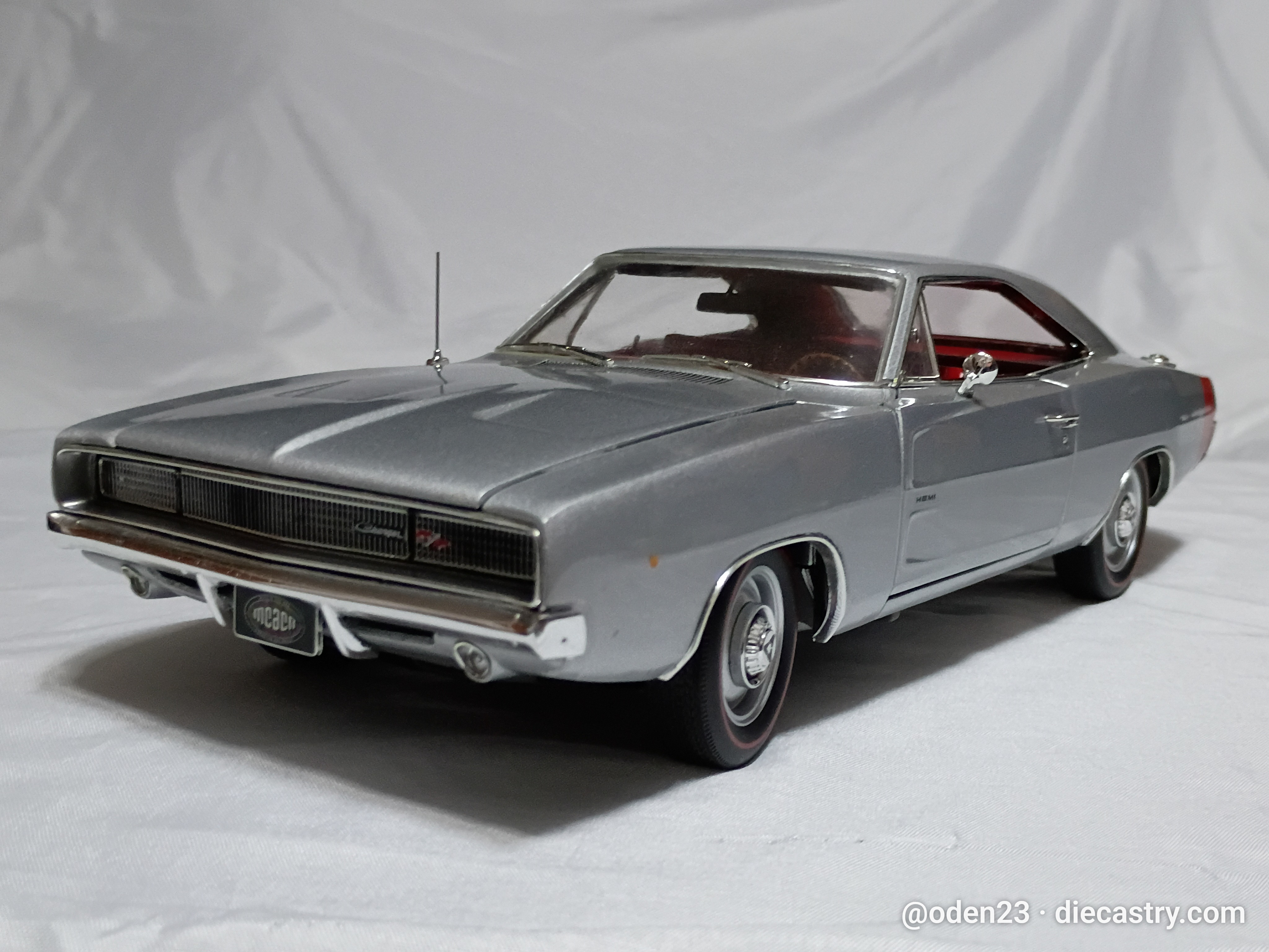 1969 Dodge Charger R/T 1:18 by Auto World